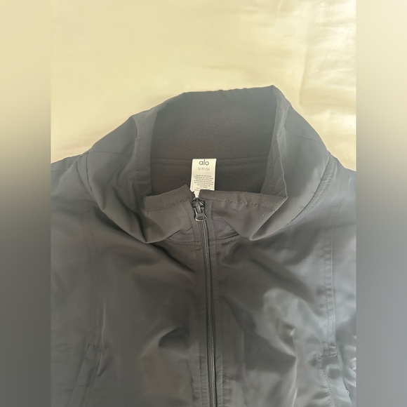 Alo In Motion Vest - Picture 2 of 3